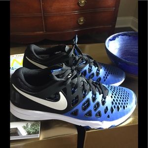 Nike Duke Shoes-Boys Size 7